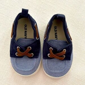 NWOT Old Navy Navy and Chambray Baby Boat Shoes with Slip-On Design